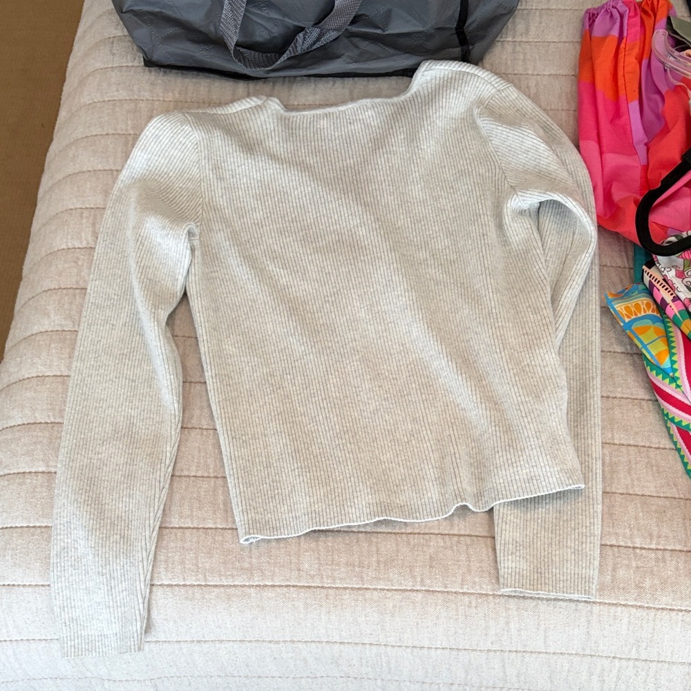Brandy Melville Light Gray Cardigan - Picture 3 of 3